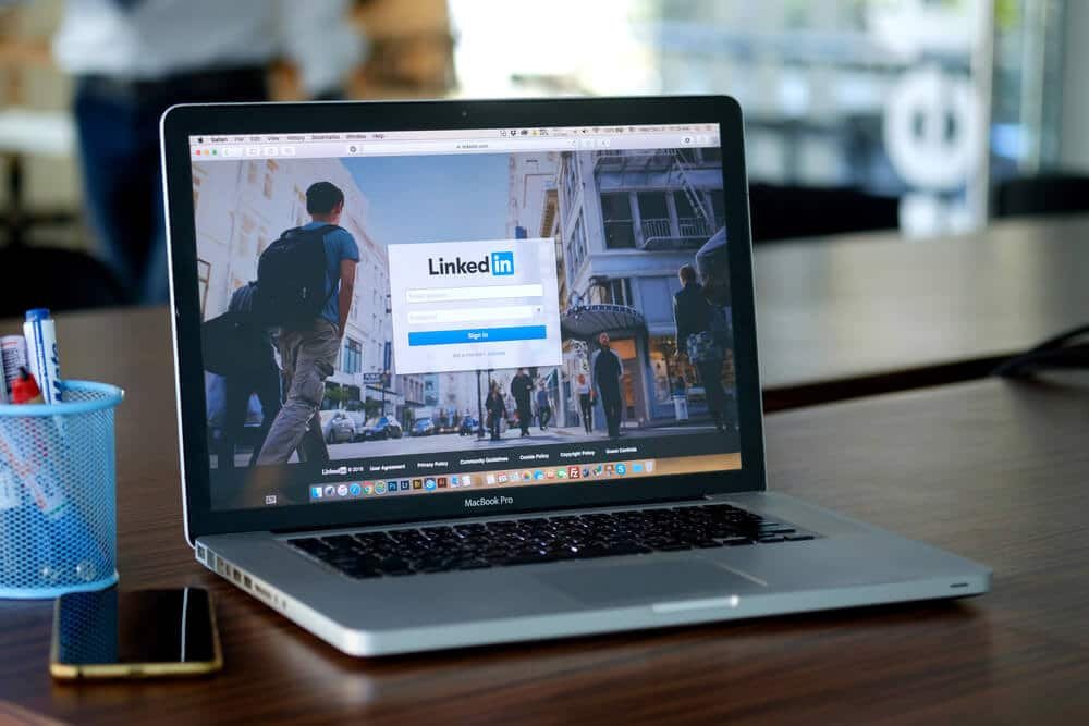 Adding a New User to a LinkedIn Company Page