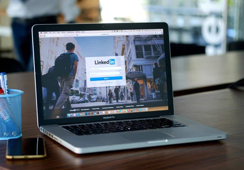 Linkedin Website in Macbook