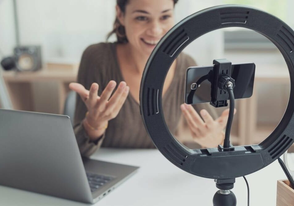 Influencer creating videos for social media